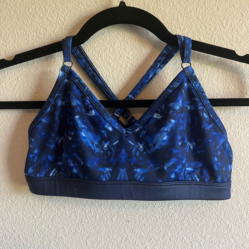 Alo Yoga Strappy Sports Bra, V Neck blue